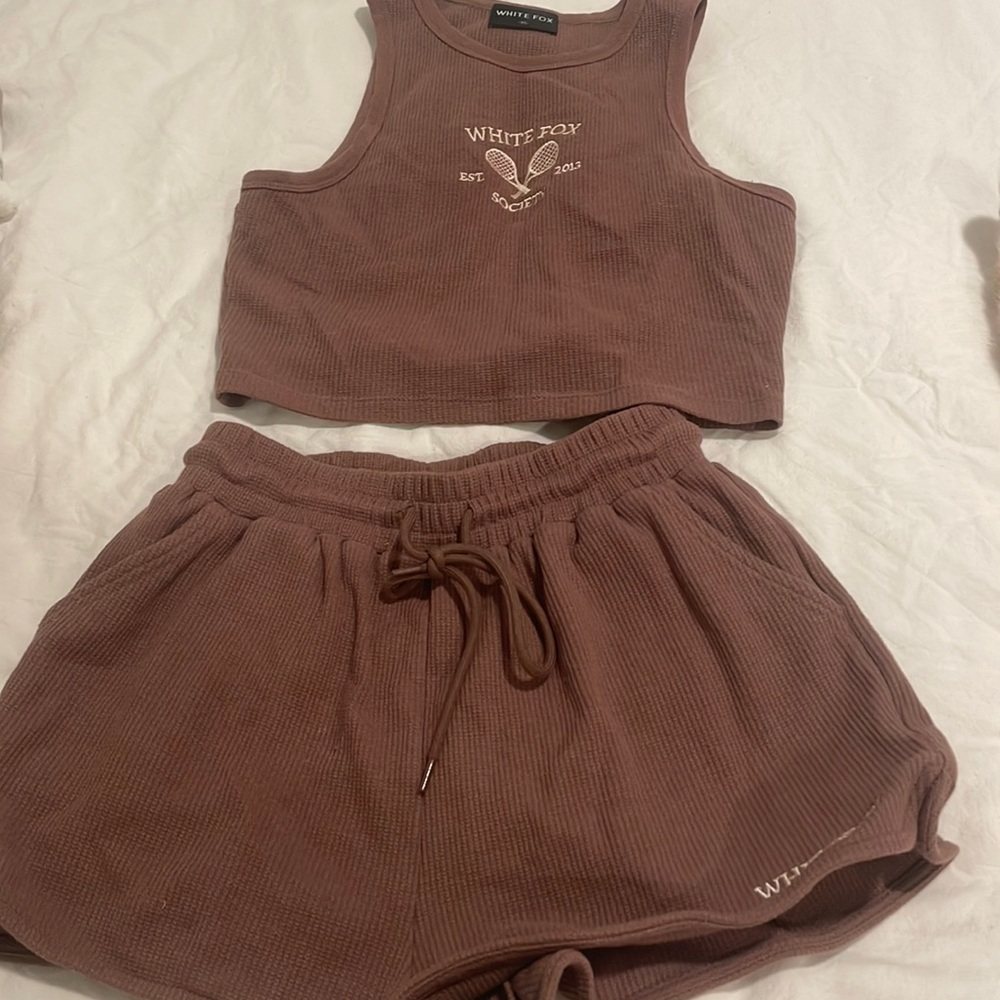 White fox lounge set